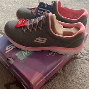Brand new memory foam Sketchers. Size 7.
